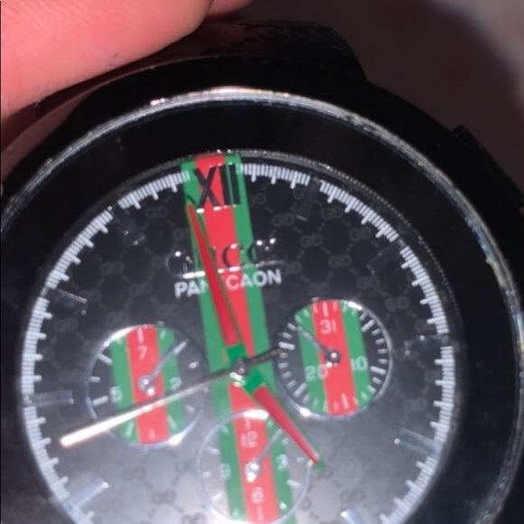 Gucci watch worth 900 but best offer gets it - Picture 3 of 3